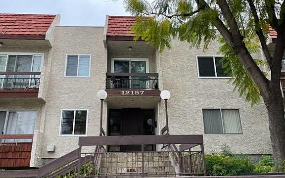 2nd image of 12157 Moorpark St APT 204