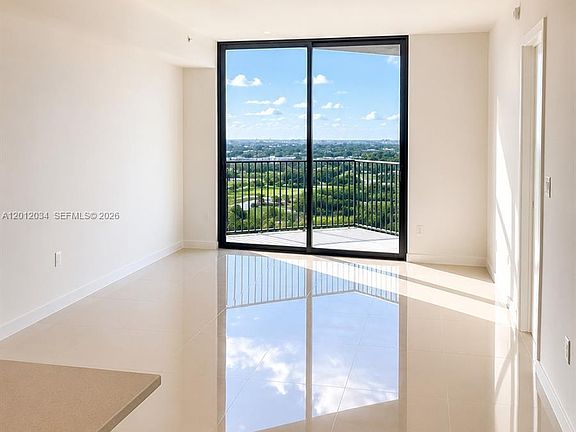 3rd image of 5300 Paseo Dr #405