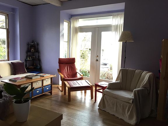 Living room with plenty of southern light