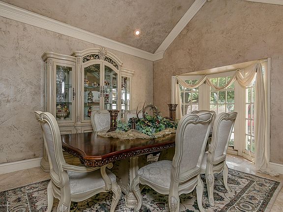 4th image of 7406 Greentree Ct