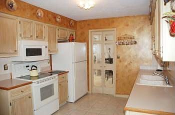 3rd image of 122 Glasgow Ln