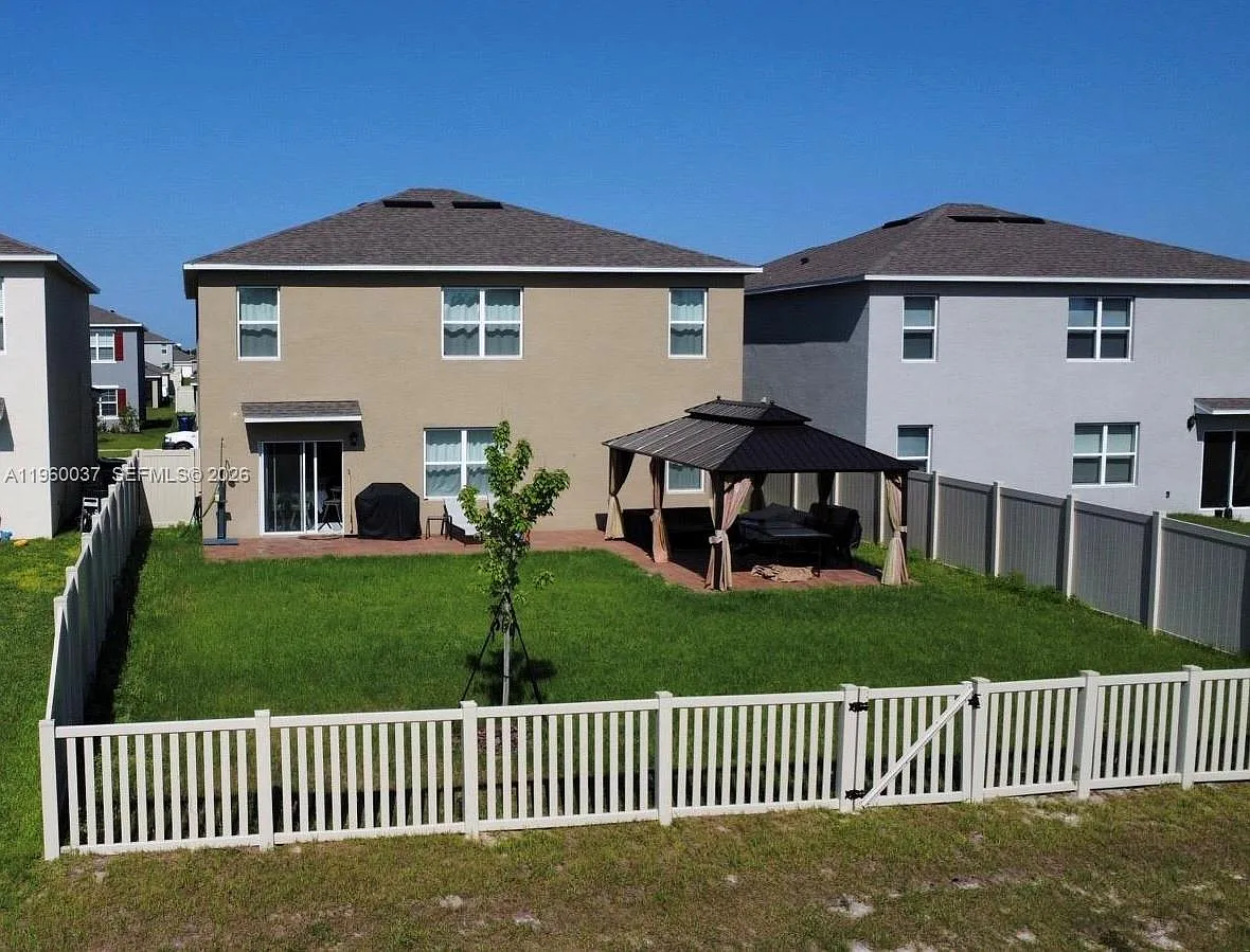 5 bed, 3.0 bath, 2845 sqft, $3,100 — Photo 2