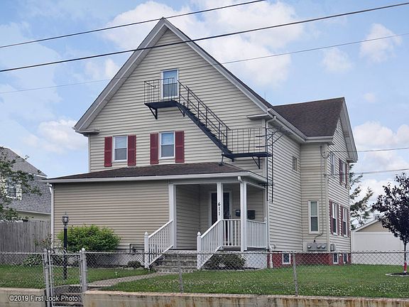 3rd image of 411 Fort St