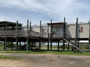 179 Cherry Ln, Grand Isle, LA 70358