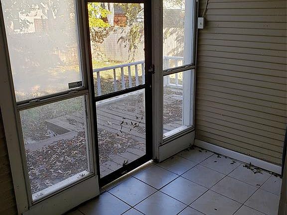 4th image of 1016 W Arlington Ave
