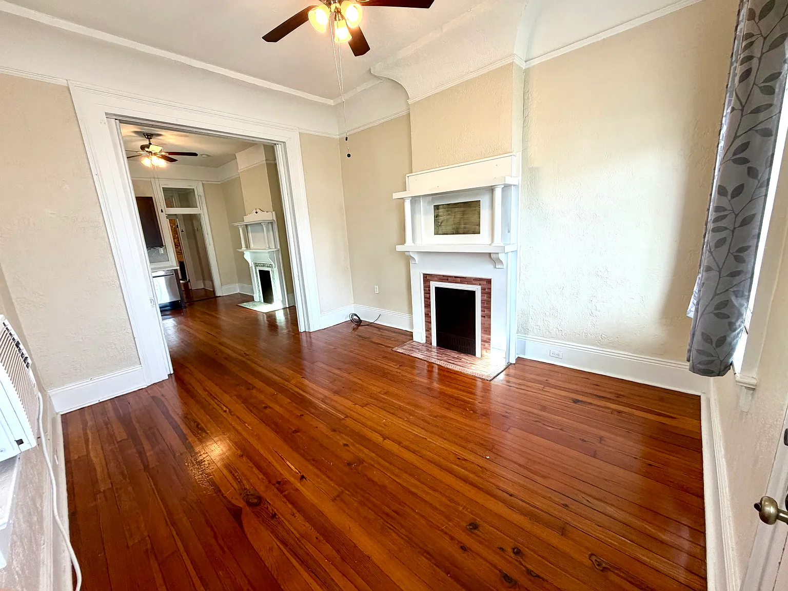 2 bed, 885 sqft, $1,600 — Photo 3