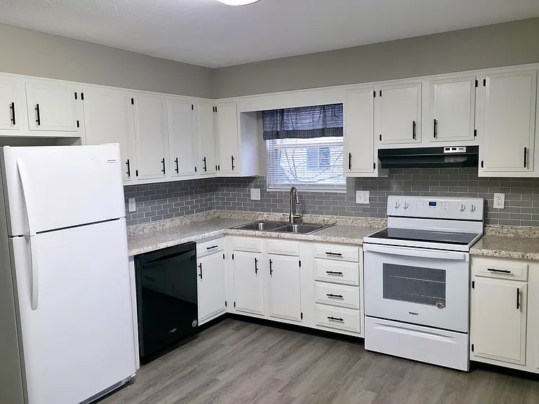 252 Randolph Rd — Photo 8