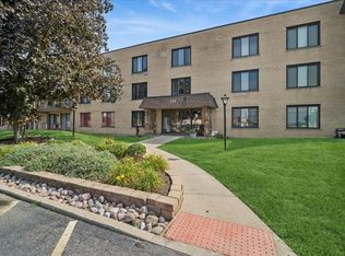 130 E Grand Ave APT 108, Elmhurst, IL 60126