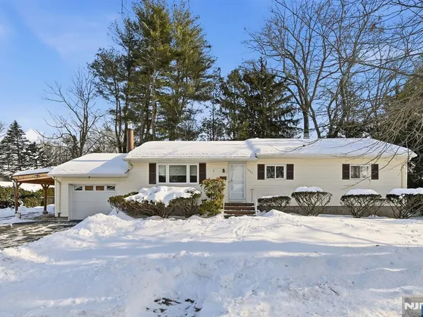 1065 Blanch Ave, Norwood, NJ 07648