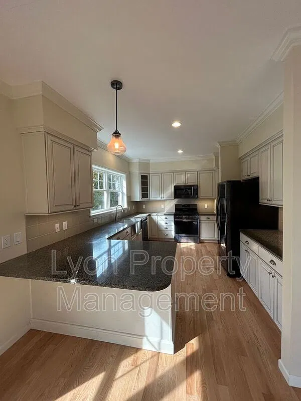 3 bed, 2.5 bath, $3,750 — Photo 2