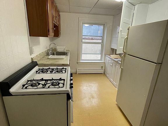 5th image of 608 W Market St Floor 3