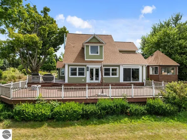 2035 W Sheridan St, Petoskey, MI 49770