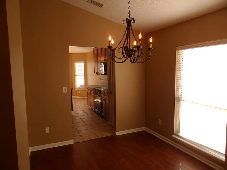 979 Steeplechase Ln — Photo 6