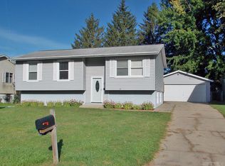 1313 Larkfield Ct, Marshalltown, IA 50158