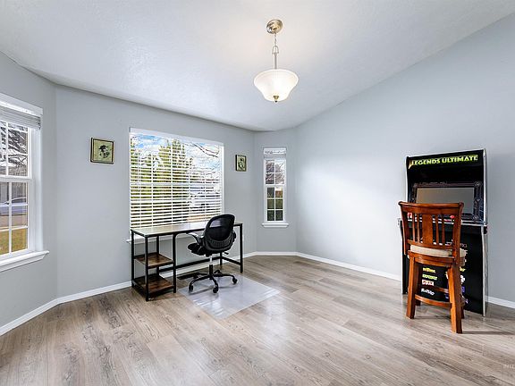 2nd image of 2020 W Aldbury Ave