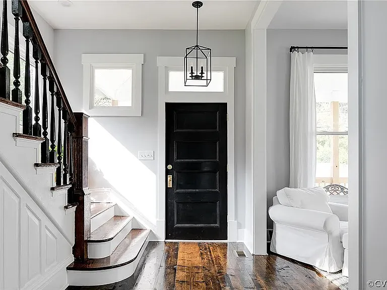 205 Poe St — Photo 9