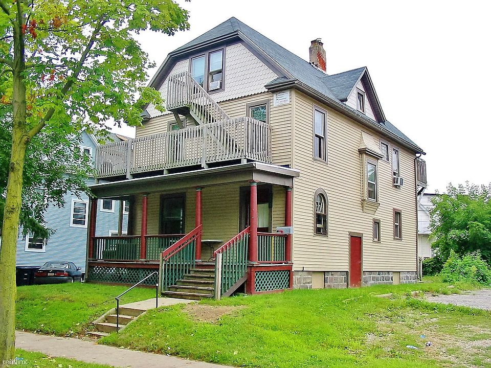 832 E. University Exterior