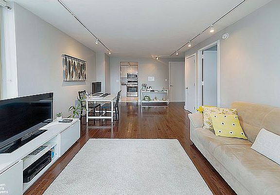 3rd image of 236 E 47th St APT 32C