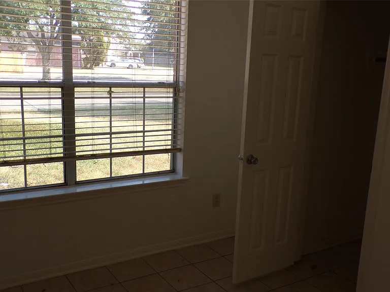 16006 Hiram Clarke Rd — Photo 7