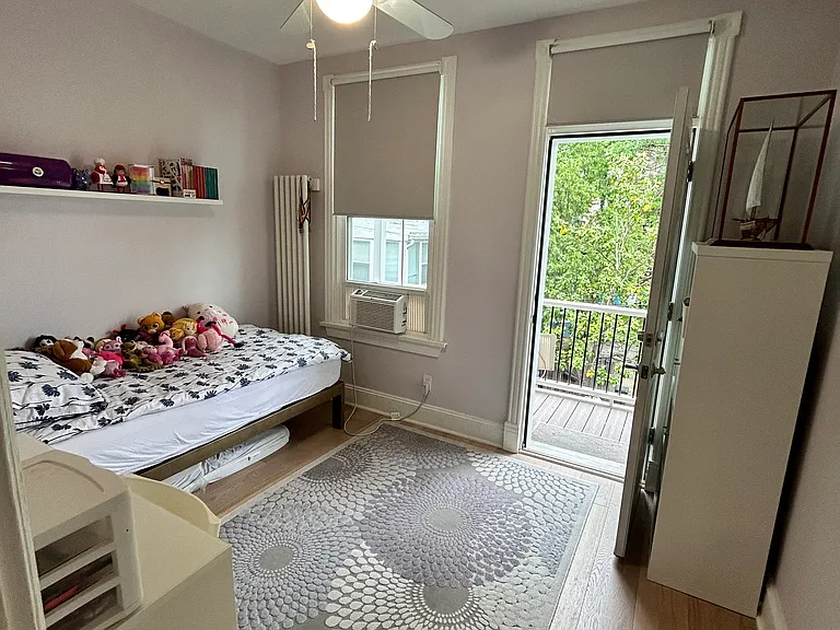 Third bedroom with the balcony
Twin size bed