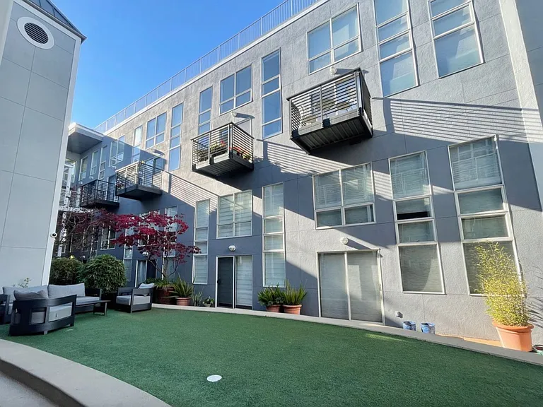 281 Clara St — Photo 34