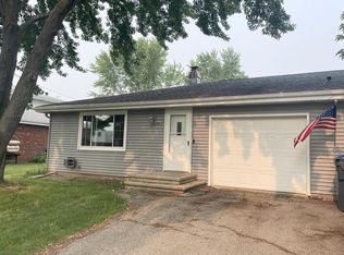 1343 Primrose Ln, Neenah, WI 54956