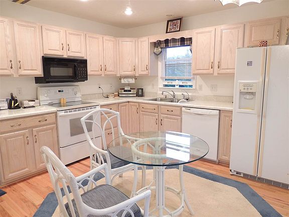 4th image of 213 Powell Pl