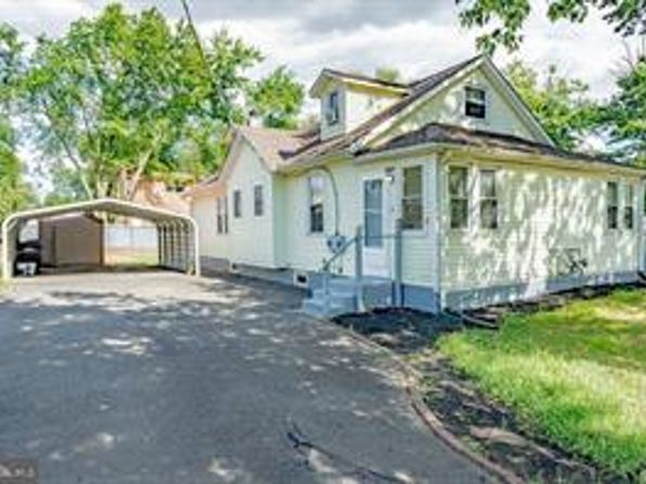 3 Gilbert St #A