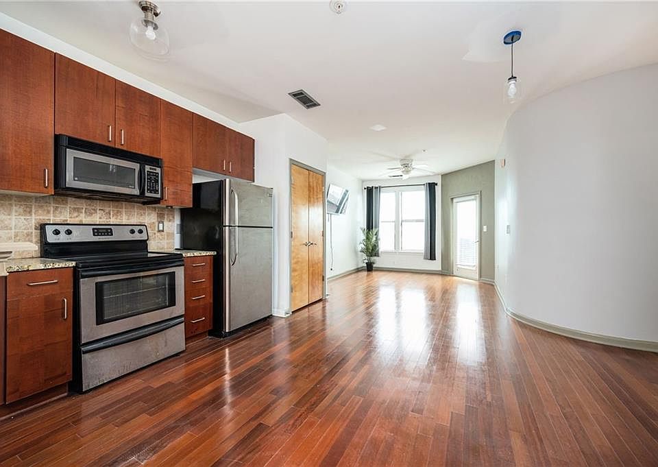 1st image of 898 Oak St SW Unit 1418