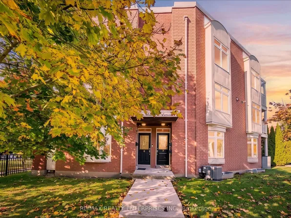 2386 Munns Ave #E, Oakville, ON L6H 6G9