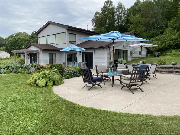 1124 Route 105, Douglas, NB E3G 7J7