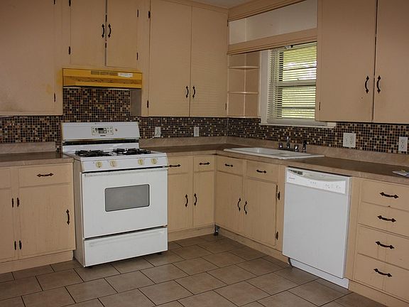 5th image of 1105 Tom Temple Dr