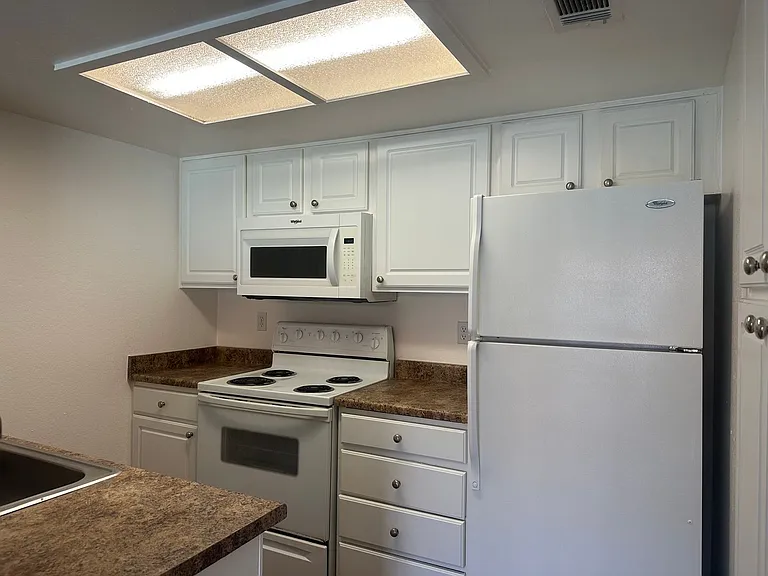 Corona Pointe Resort — Photo 123