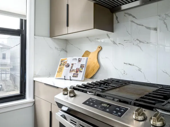 70 Bowers Street image 4 of 23