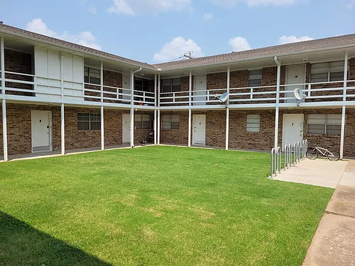 301 N University Dr Photo 1
