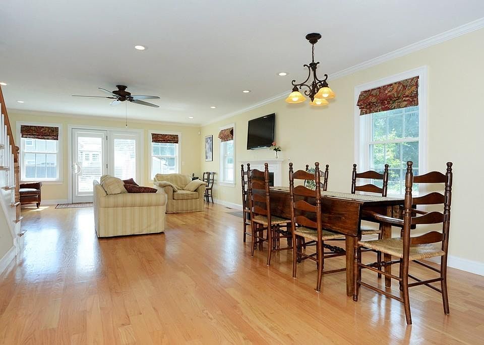 441 Oak St, Shrewsbury, MA 01545 Zillow