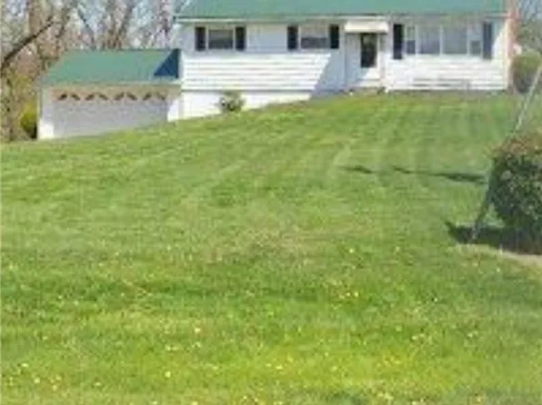 3015 Wayne Ridge Rd, Zanesville, OH 43701