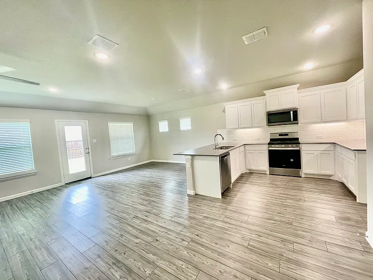 525 Ardsley Ln — Photo 22