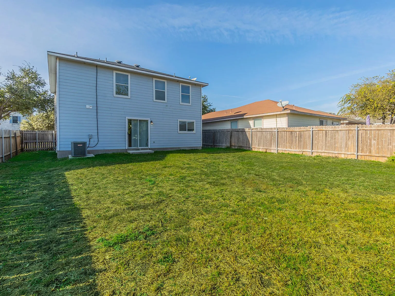 4 bed, 7.0 bath, 1897 sqft, $1,850 — Photo 4