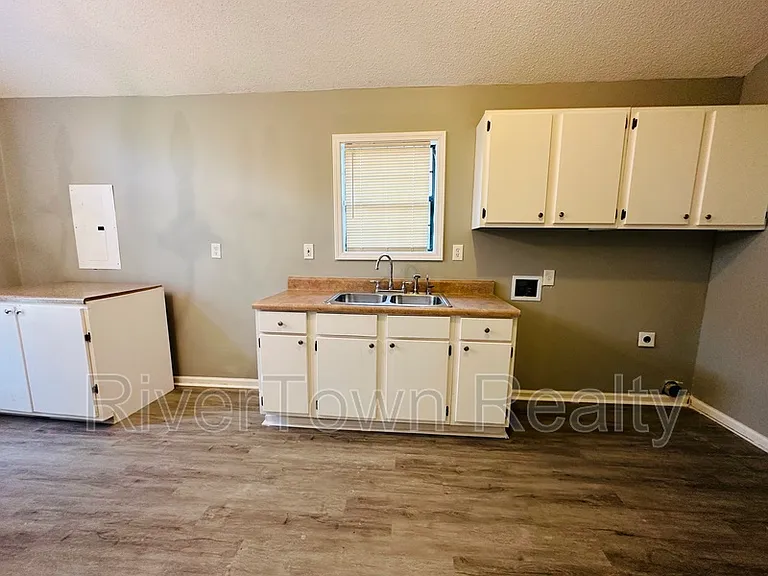 715 Ayers St — Photo 12