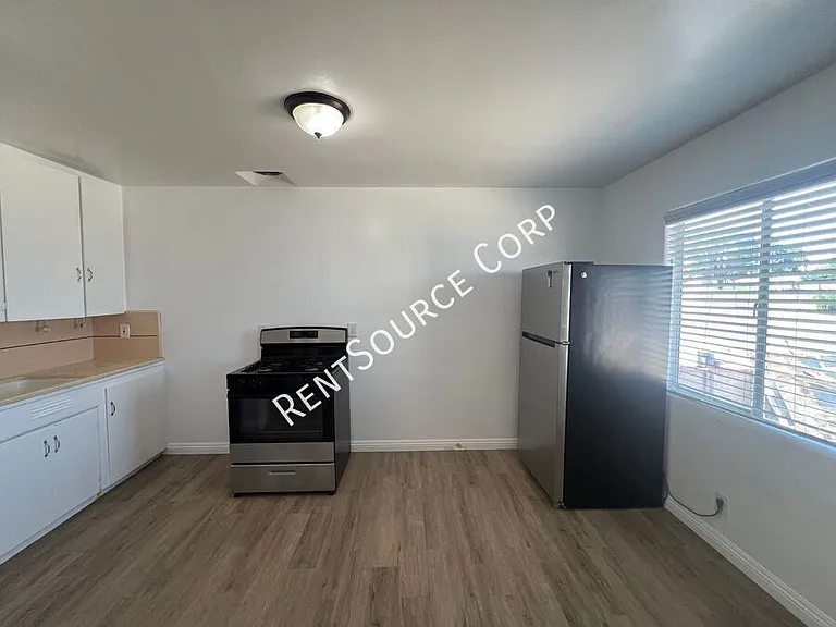 1360 1/2 Nancy St — Photo 6
