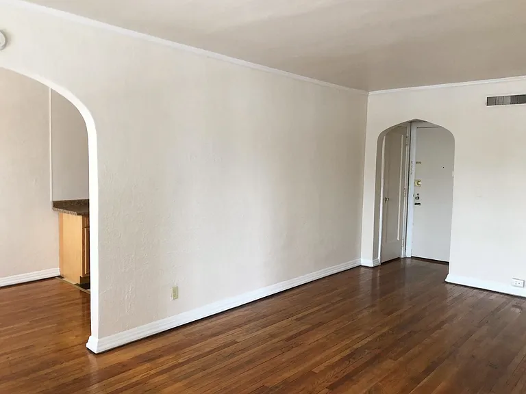 Barrington Apartments — Photo 36