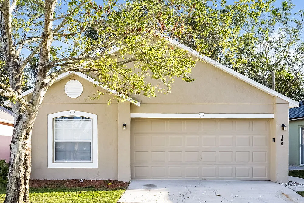 3 bed, 2.0 bath, 1292 sqft, $2,180 — Photo 1