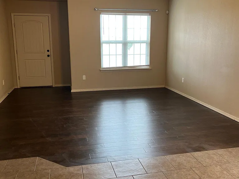 2529 S Virginia Ave — Photo 6