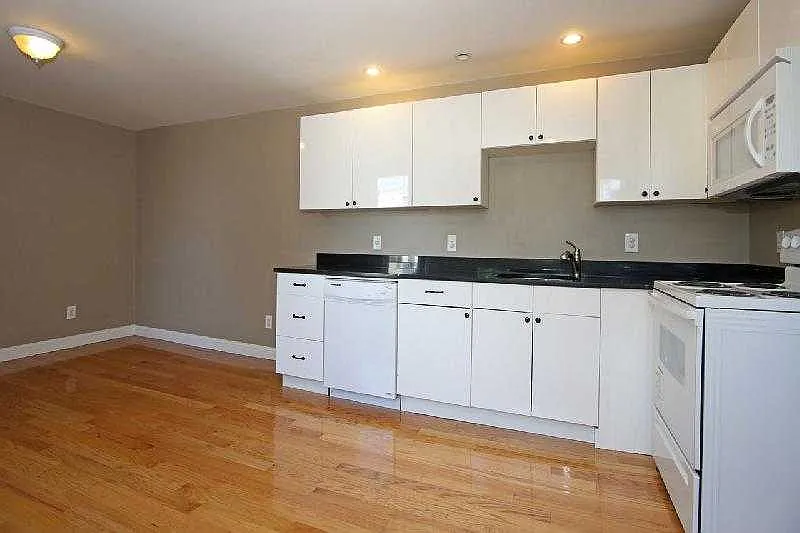4 bed, 1.5 bath, $3,200 — Photo 4