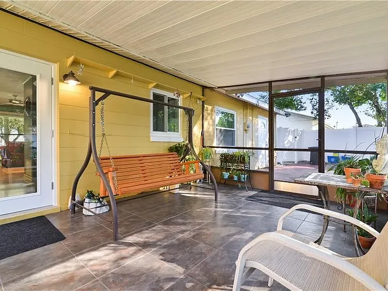 618 Burke St — Photo 23