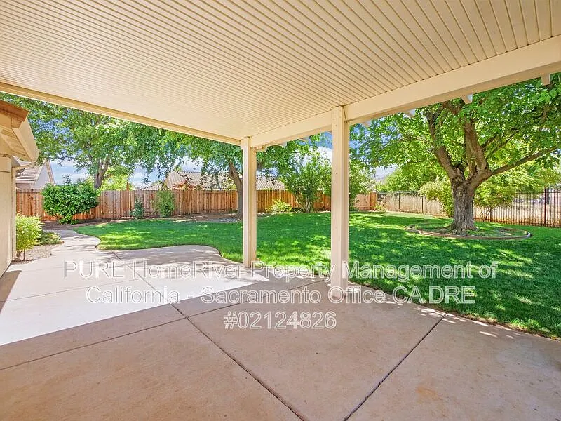 3 bed, 2.0 bath, 1715 sqft, $2,795 — Photo 2