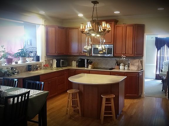 4th image of 305 Blue Heron Ct