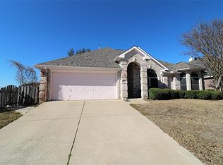 501 E Lynn Creek Dr, Arlington, TX 76002