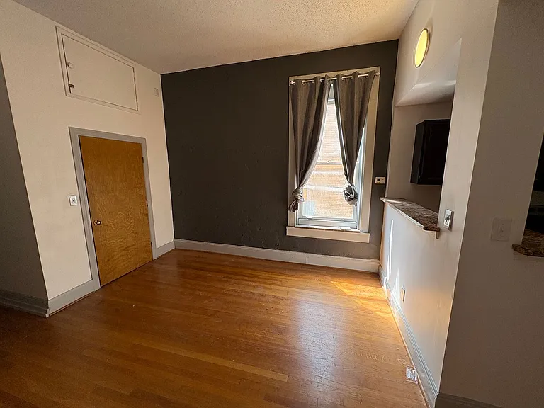 110 W Summit Hill Dr — Photo 18